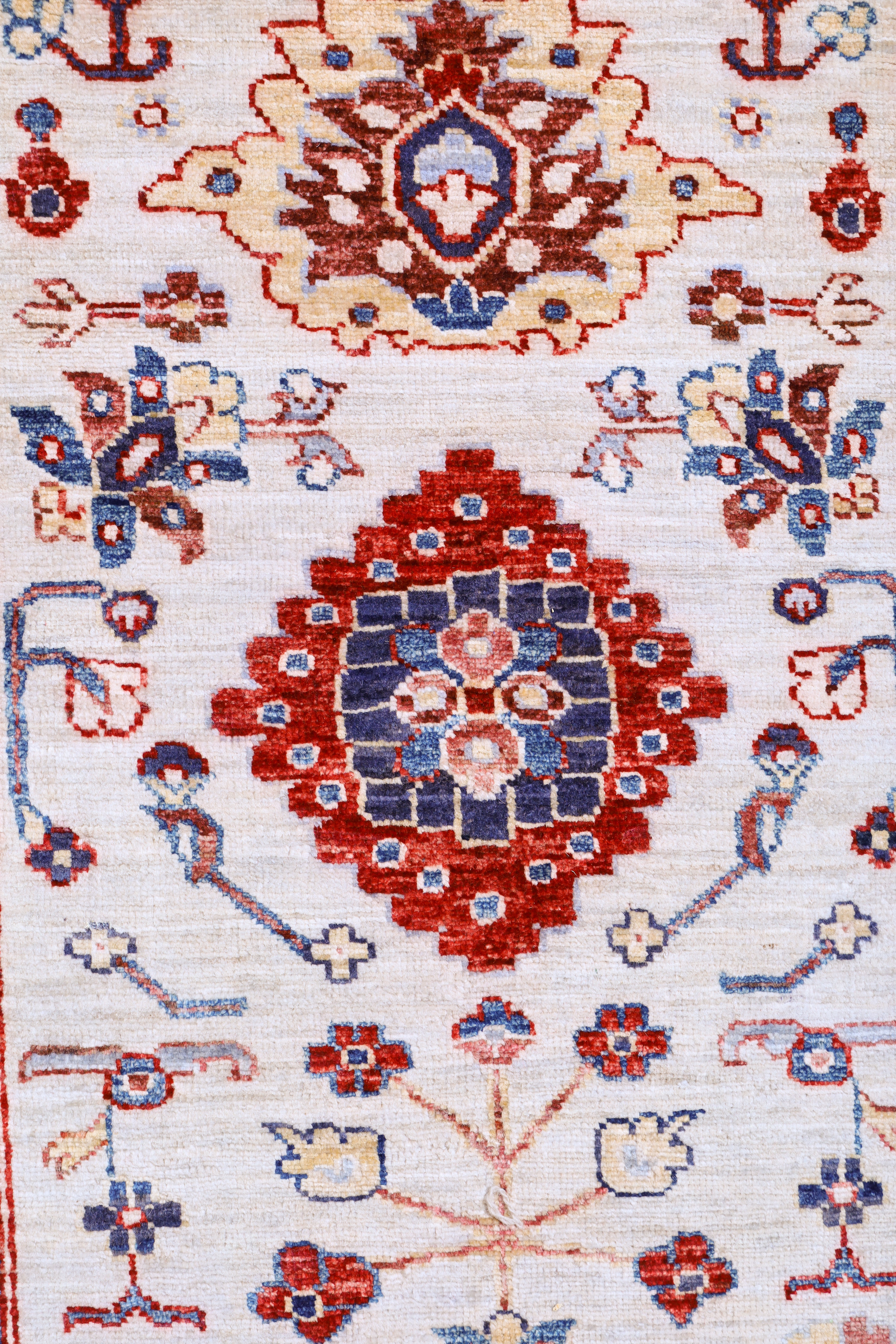 Renaissance Q 438 - 2'7 x 11'4